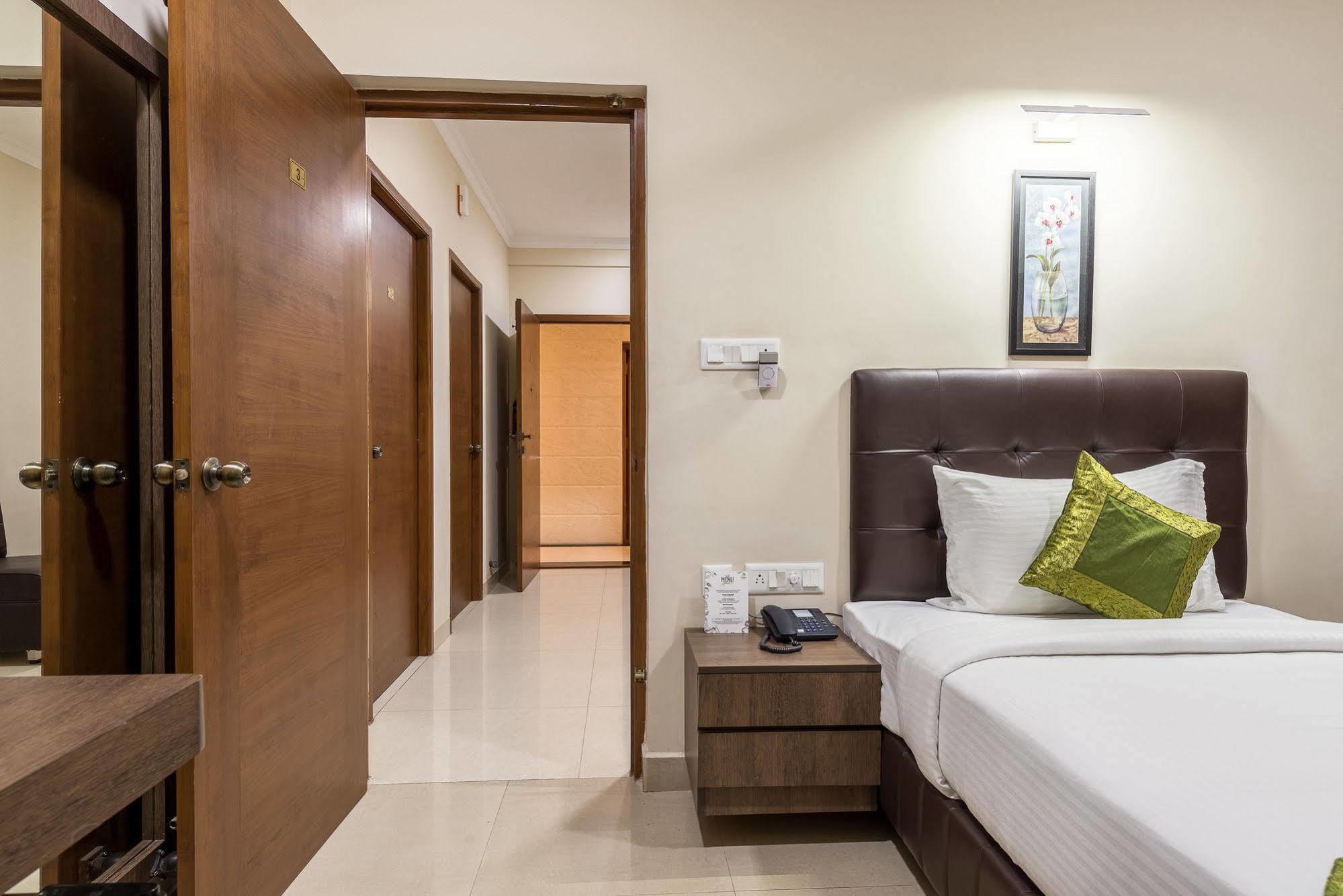 Hotel Mount Kailash Suites เชนไน ภายนอก รูปภาพ